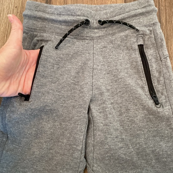 GapFit Kids Fit Tech Hoodie and pants - Picture 8 of 11